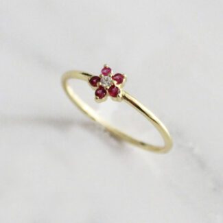 ANILLO DE PLATA FLOR CON CIRCONES ROJOS