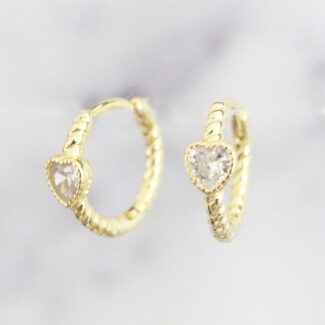 ARGOLLAS DE PLATA ENTORCHADAS CON CIRCON DE CORAZÓN